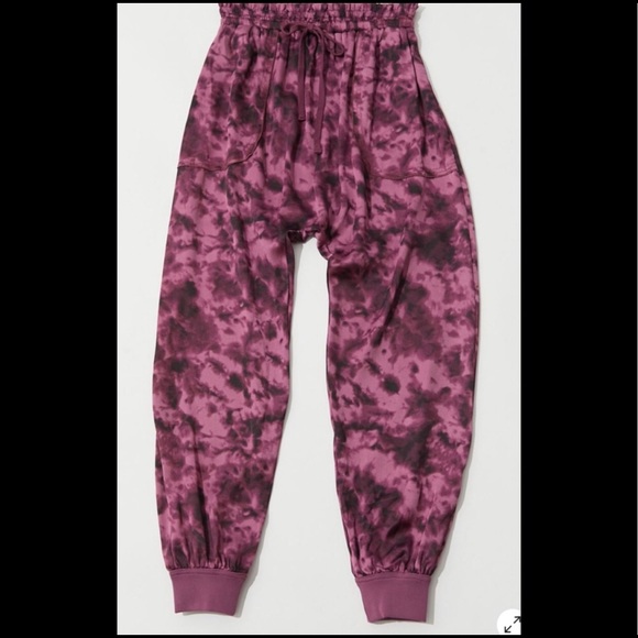 UO Out From Under Hansel Tie-Dye Jogger Palnts NWT - Picture 2 of 8